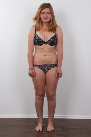 7. Download full pics of model Veronika (19) from czechcasting.com