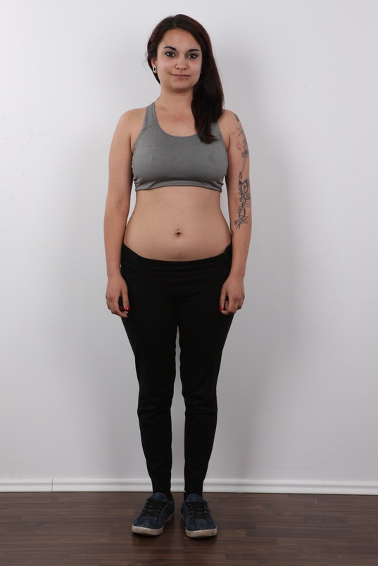 4. Download full pics of Jitka (21) from czechcasting.com