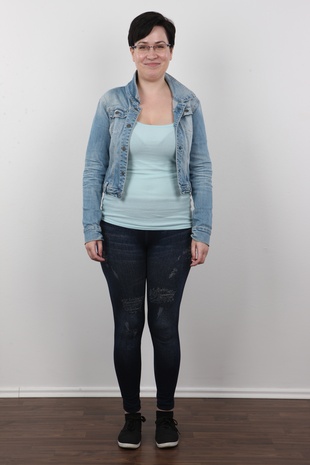 2. Download full pics of model Jana (25) from czechcasting.com