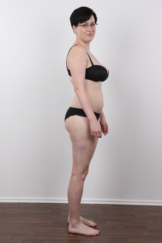 8. Download full pics of Jana (25) from czechcasting.com