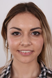 1. Download full pics of Dominika (19) from czechcasting.com