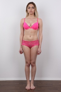 7. Download full pics of Dominika (19) from czechcasting.com