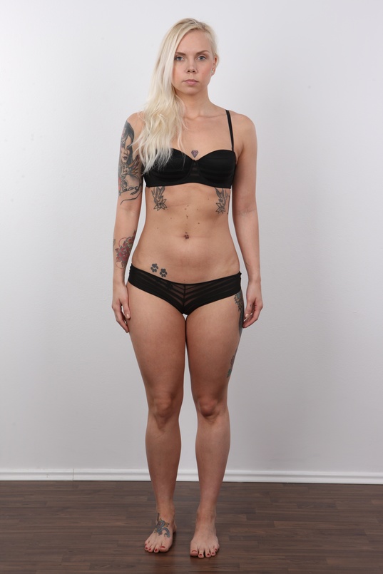 7. Download full pics of Martina (24) from czechcasting.com