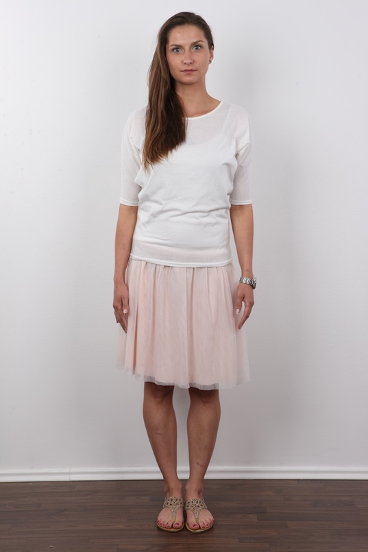 2. Download full pics of Karolina (28) from czechcasting.com