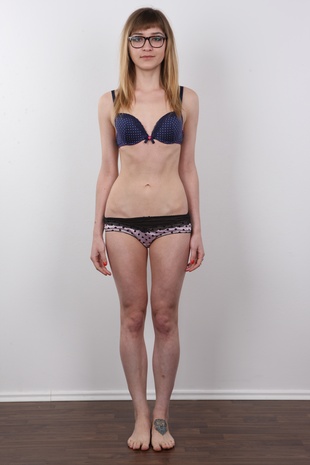 7. Download full pics of model Evzenie (22) from czechcasting.com