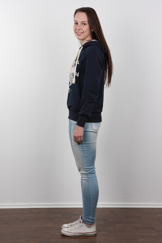 3. Download full pics of Barbora (19) from czechcasting.com