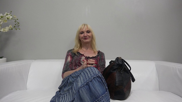 1. Download full pics of Helena (52) from czechcasting.com
