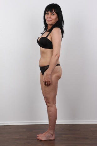 8. Download full pics of model Simona (47) from czechcasting.com