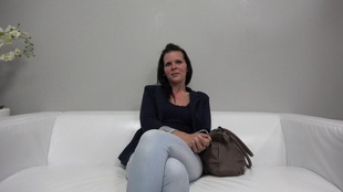 1. Download full pics of Petra (28) from czechcasting.com