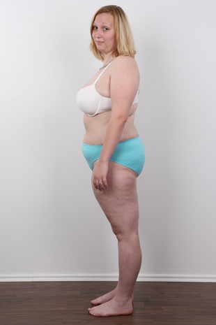 8. Download full pics of model Veronika (20) from czechcasting.com