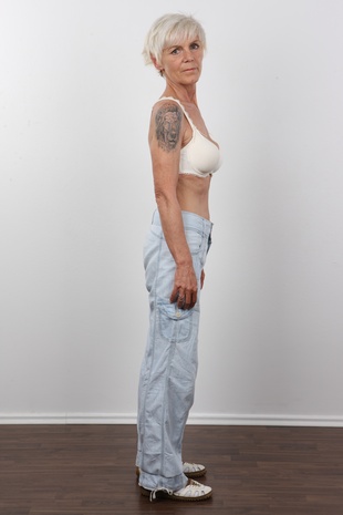 5. Download full pics of model Ivana (57) from czechcasting.com