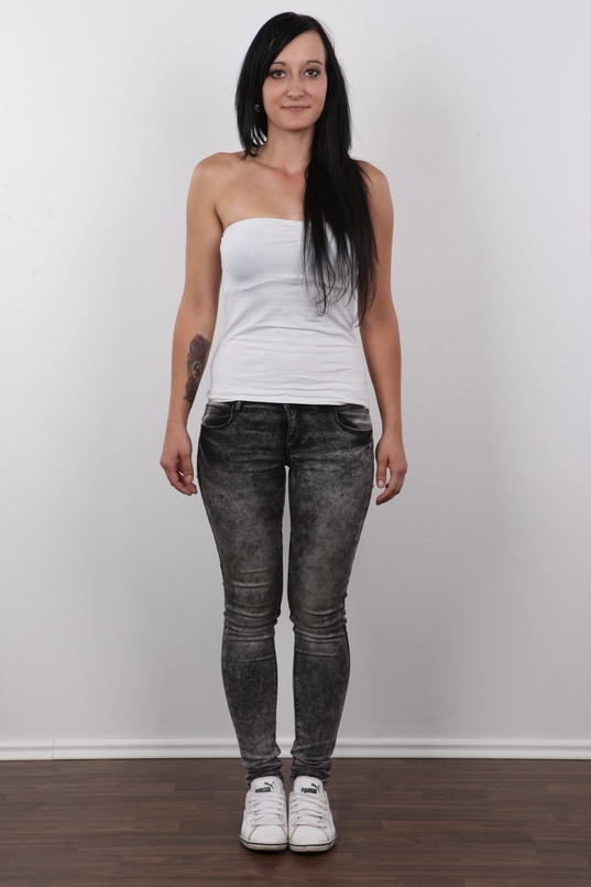 2. Download full pics of Alexandra (22) from czechcasting.com