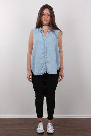 2. Download full pics of model Anna (19) from czechcasting.com