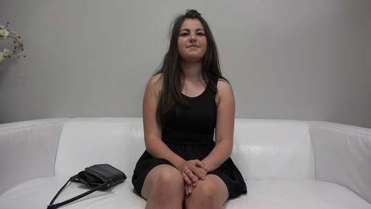 1. Download full pics of Jana (18) from czechcasting.com
