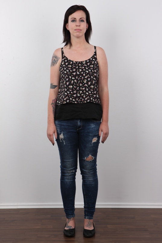 2. Download full pics of Lucie (27) from czechcasting.com