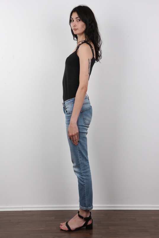 3. Download full pics of Juliet (21) from czechcasting.com