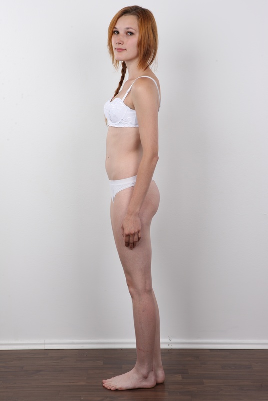 8. Download full pics of Bara (18) from czechcasting.com