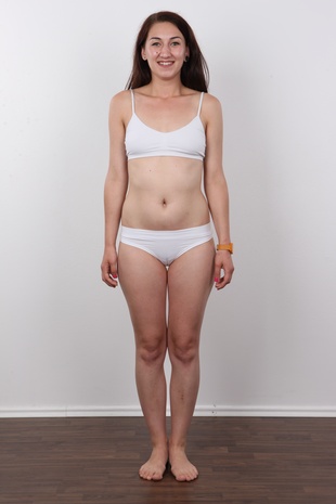 7. Download full pics of model Veronika (23) from czechcasting.com