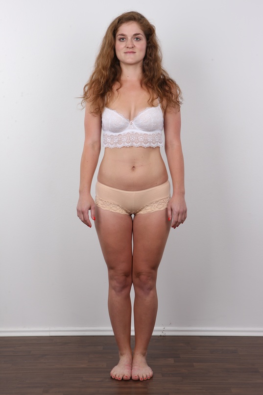 7. Download full pics of Aneta (25) from czechcasting.com