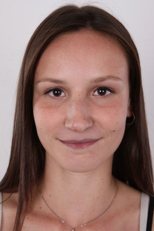 1. Download full pics of model Kristyna (18) from czechcasting.com