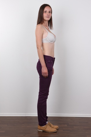 5. Download full pics of model Kristyna (18) from czechcasting.com