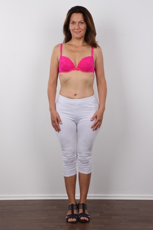 4. Download full pics of model Monika (41) from czechcasting.com