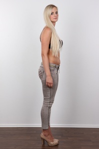 5. Download full pics of Zdena (22) from czechcasting.com