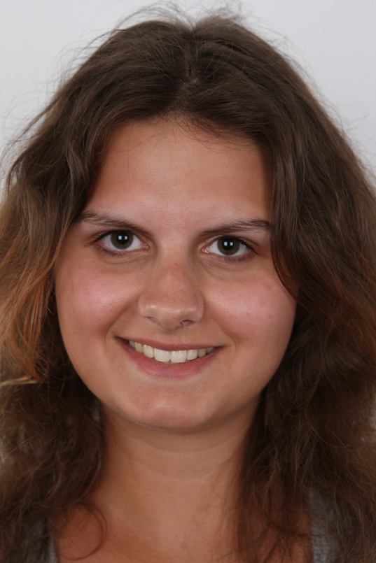 1. Download full pics of Pavla (20) from czechcasting.com