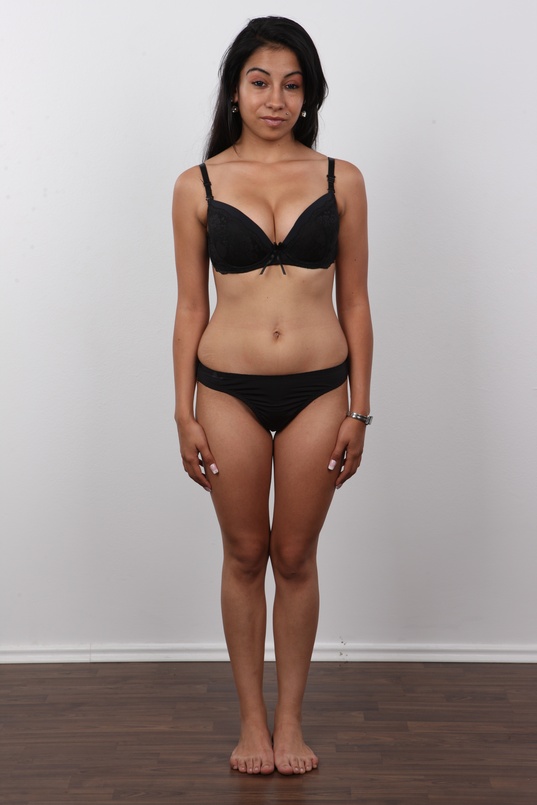 7. Download full pics of Iveta (20) from czechcasting.com