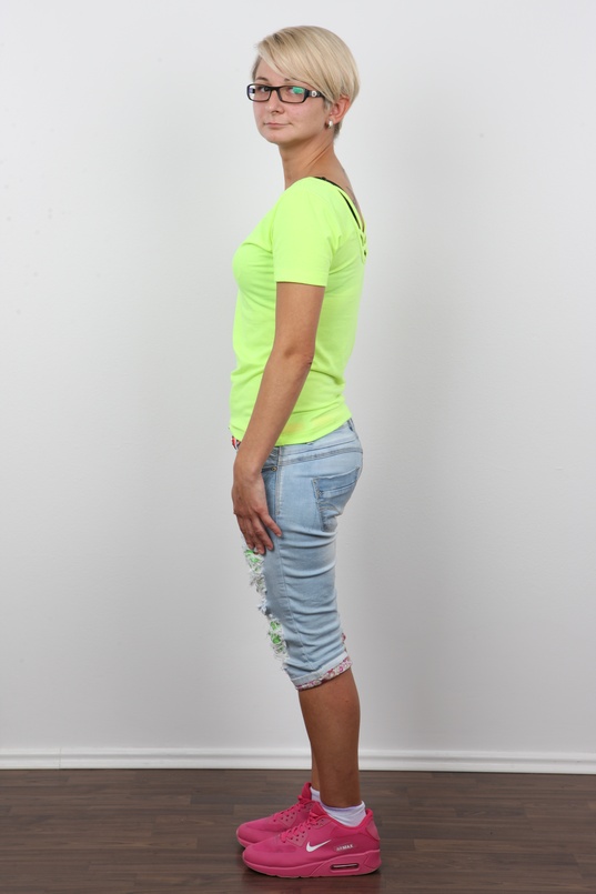 3. Download full pics of Marie (29) from czechcasting.com