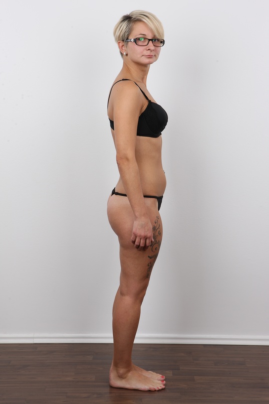 8. Download full pics of Marie (29) from czechcasting.com