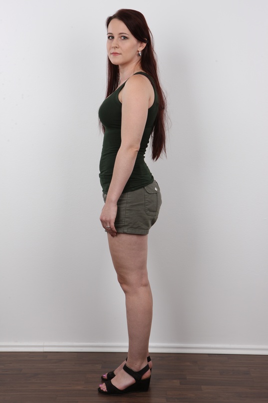 3. Download full pics of Jana (27) from czechcasting.com