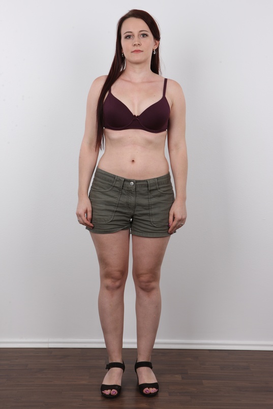 4. Download full pics of Jana (27) from czechcasting.com