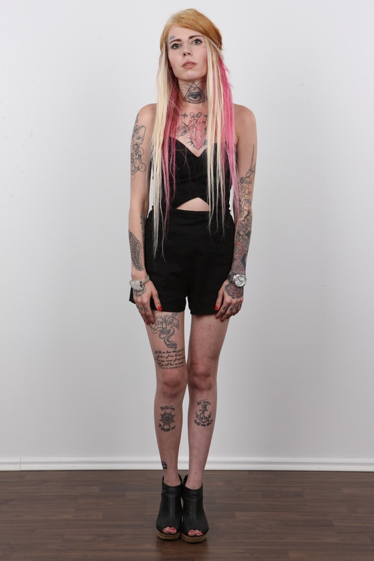 2. Download full pics of Jirina (20) from czechcasting.com