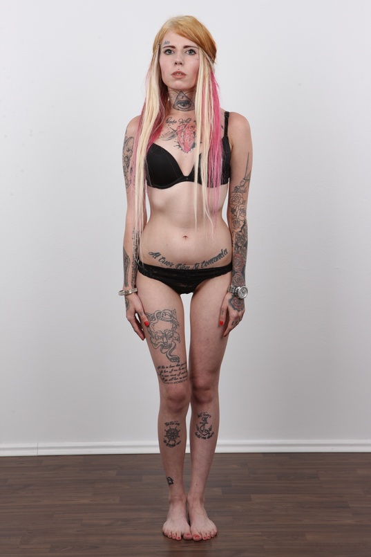 4. Download full pics of Jirina (20) from czechcasting.com