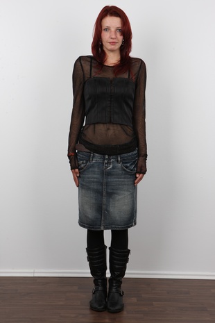 2. Download full pics of model Misa (29) from czechcasting.com