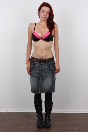 4. Download full pics of model Misa (29) from czechcasting.com