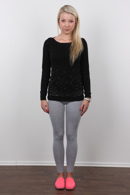 2. Download full pics of Nikola (22) from czechcasting.com