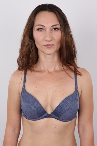 6. Download full pics of model Marcela (36) from czechcasting.com