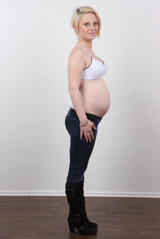 5. Download full pics of Kamila (26) from czechcasting.com