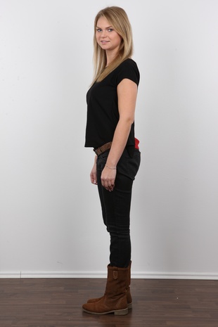 3. Download full pics of model Dominika (19) from czechcasting.com