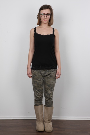 2. Download full pics of model Vendula (20) from czechcasting.com