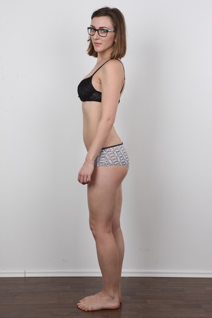 8. Download full pics of model Vendula (20) from czechcasting.com
