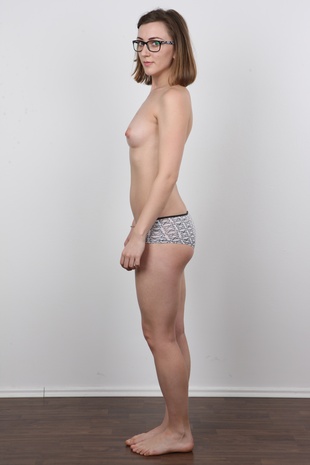 10. Download full pics of model Vendula (20) from czechcasting.com