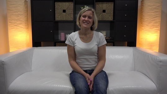 1. Download full pics of Marie (36) from czechcasting.com