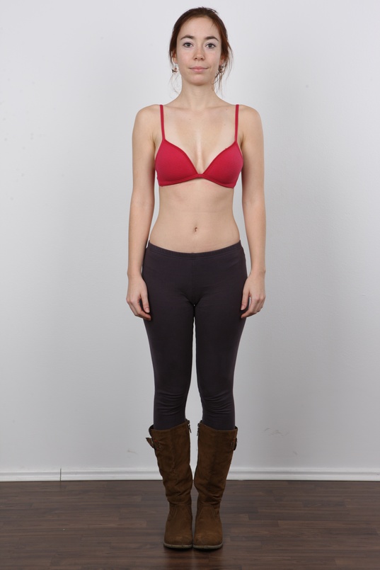 4. Download full pics of Jana (25) from czechcasting.com