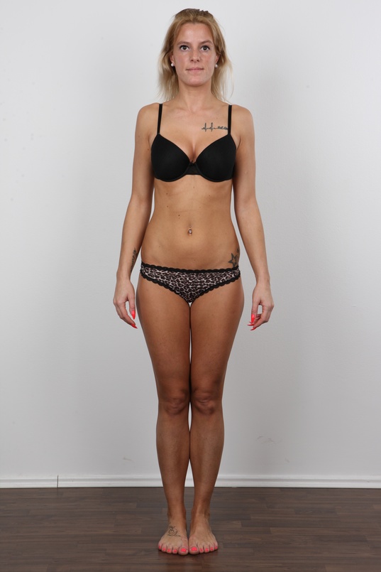 7. Download full pics of Sandra (27) from czechcasting.com