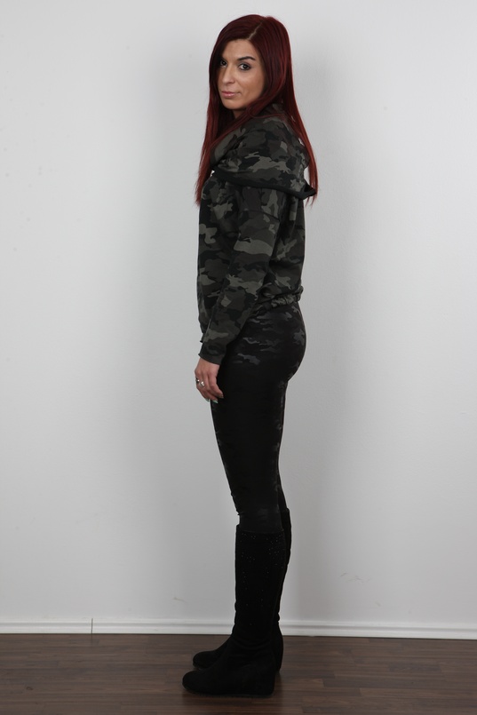 3. Download full pics of Renata (27) from czechcasting.com