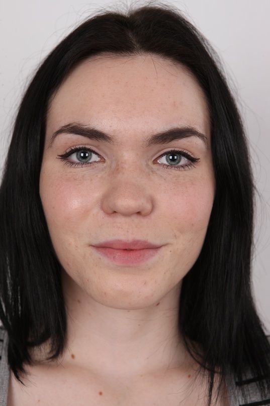 1. Download full pics of Petra (18) from czechcasting.com