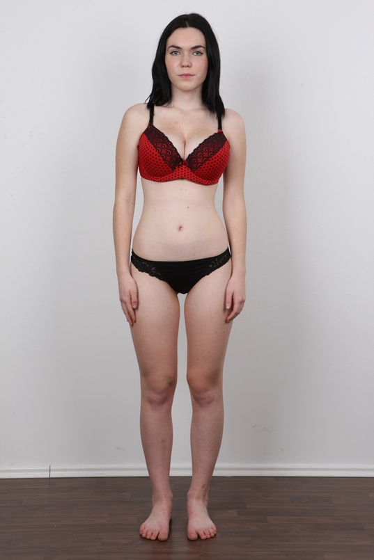 7. Download full pics of Petra (18) from czechcasting.com